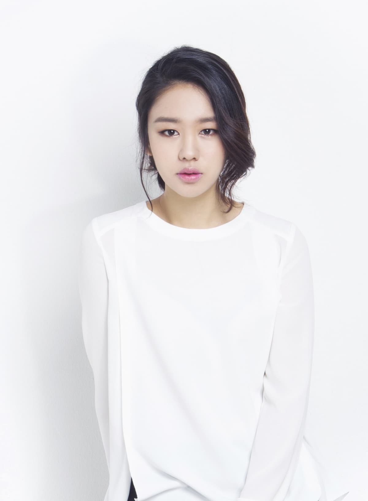 Ahn Eun Jin profile pic