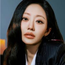 Julie Kiss of Life profile pic
